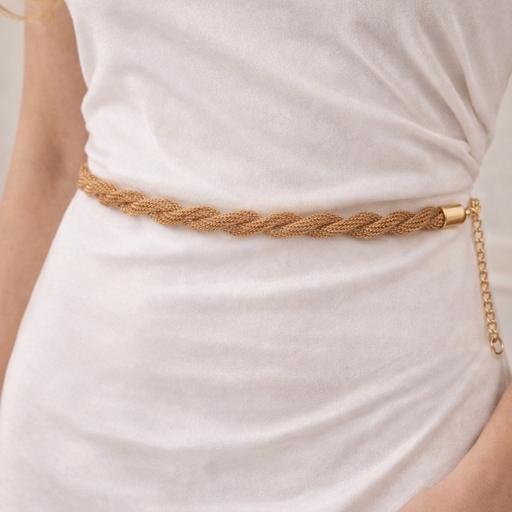 Elegant Gold Braided Necklace